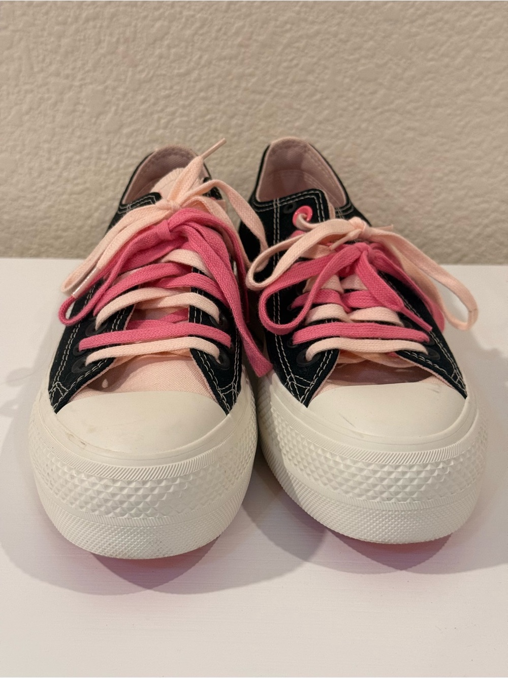 Women's Black Canvas Low-Top Sneakers with double Pink Laces